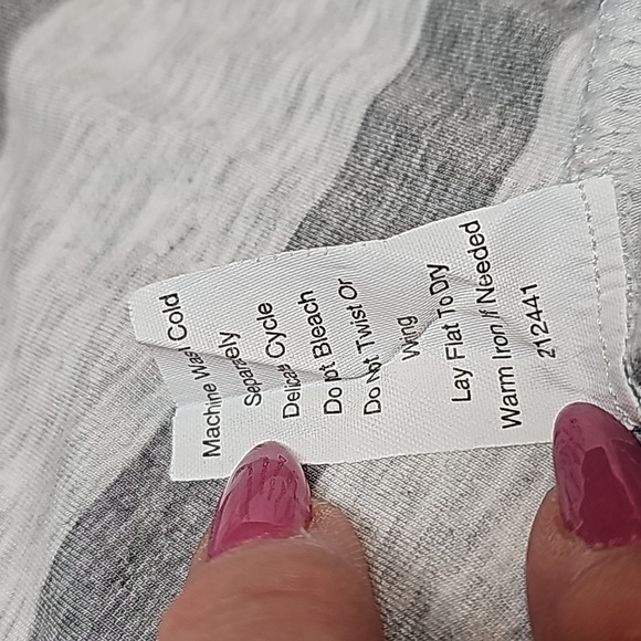 NEW CABI GRAY STRIPED V NECK LONG SLEEVE PULLOVER TEE - Picture 11 of 11